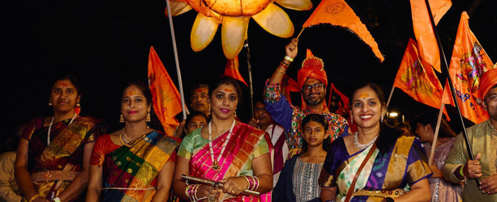 LUMINOUS parade LUMINOUS parade